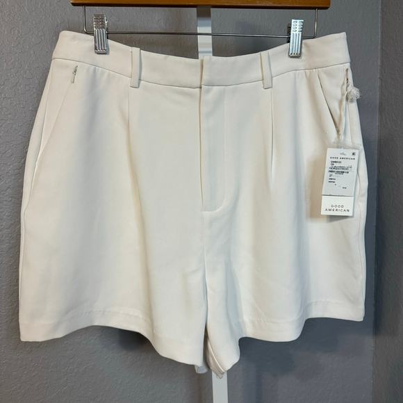 Good American Luxe Suiting Trouser Shorts Ivory Size 10 - NWT - Picture 2 of 13